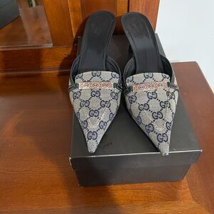 Gucci Women's Blue and Cream Patterned Mules